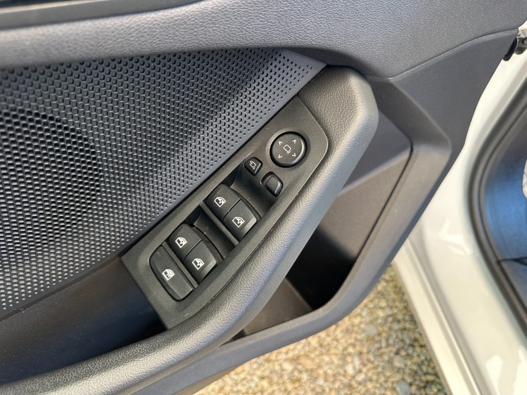 BMW SERIE 1 116i business d&eacute;sign 109cv dkg7 boite auto