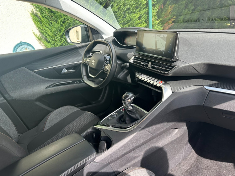PEUGEOT 5008 NOUVEAU 1.5 bluehdi 130cv active pack boite manuelle 7places