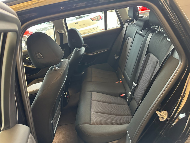 BMW 318I TOURING BREAK 2.0iA 156cv lounge boite auto