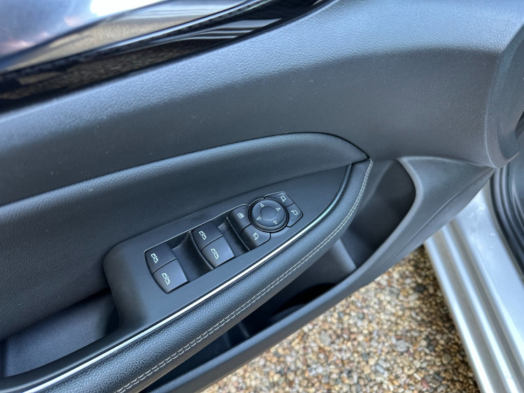 OPEL INSIGNIA 1.5 diesel 122cv &eacute;l&eacute;gance business boite auto 5 portes 