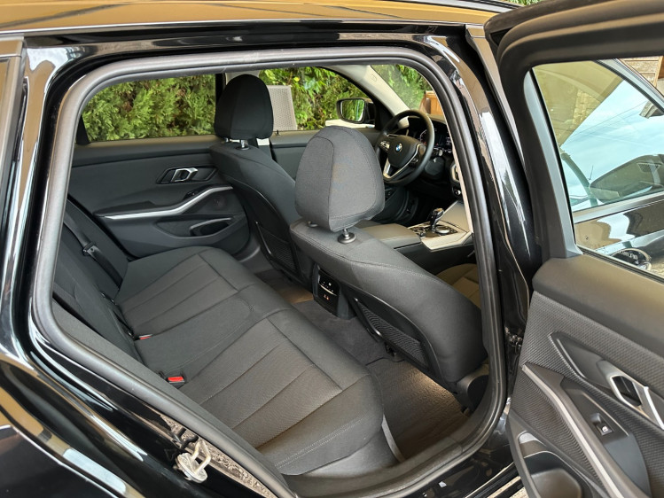 BMW 318I TOURING BREAK 2.0iA 156cv lounge boite auto