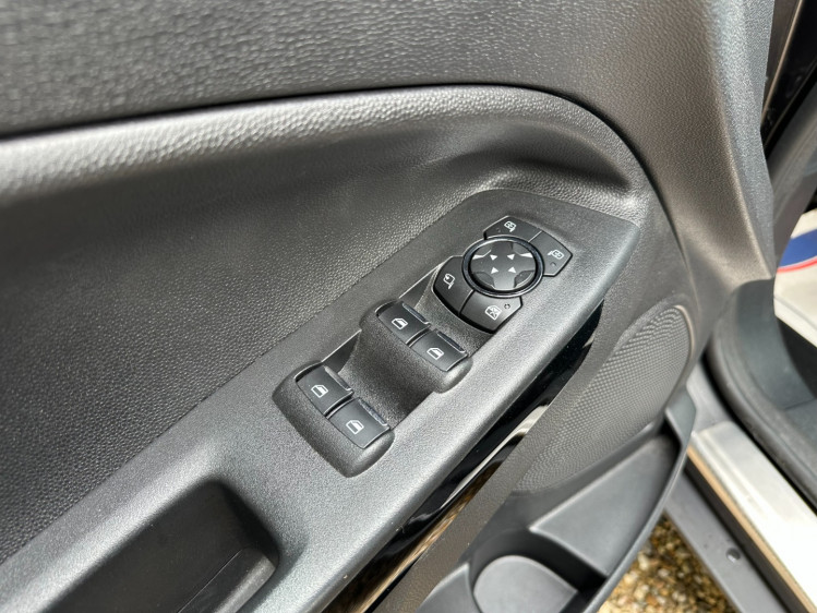 FORD ECOSPORT 1.5 écoblue 95cv titanium + pack confort nav