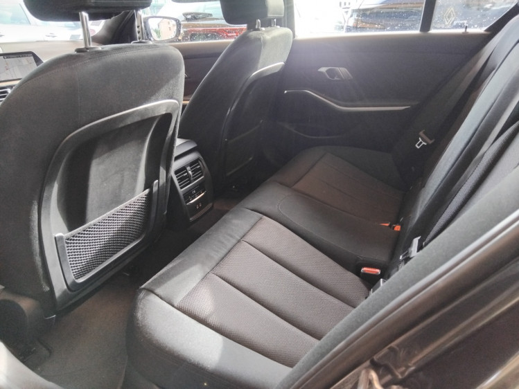 BMW 318I 2.0iA 156cv lounge boite auto