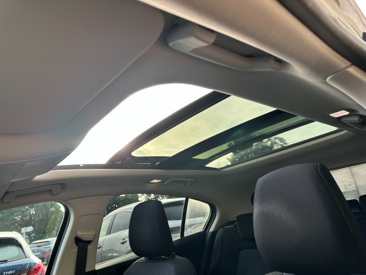 FORD FOCUS NOUVELLE 1.0 flexifuel (&eacute;thanol) 125cv mhev hybride active style + options (pack hiver + toit pano +...) 5portes