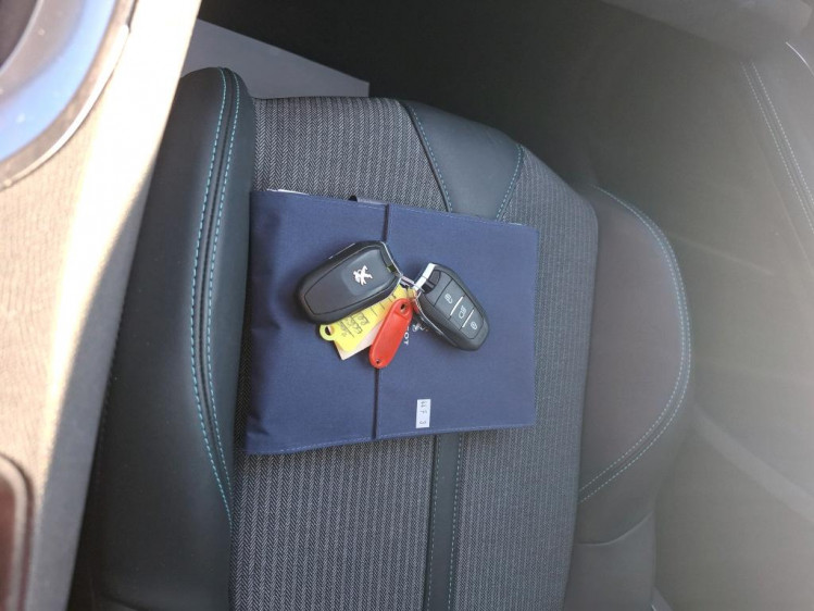 PEUGEOT 3008 NOUVEAU 1.6 hybrid 225cv rechargeable allure pack e-eat8 boite auto