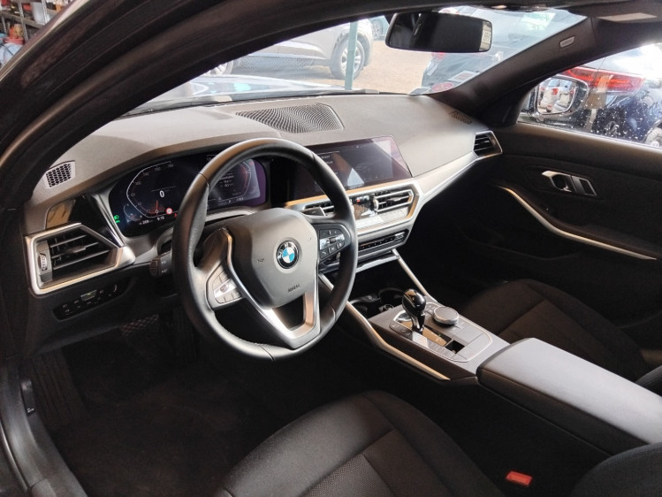 BMW 318I 2.0iA 156cv lounge boite auto