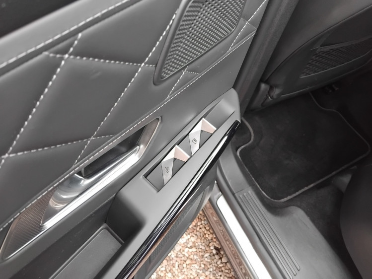 DS AUTOMOBILES DS7 CROSSBACK 1.6 essence 180cv rivoli + toit pano ouvrant + ... boite automatique eat8
