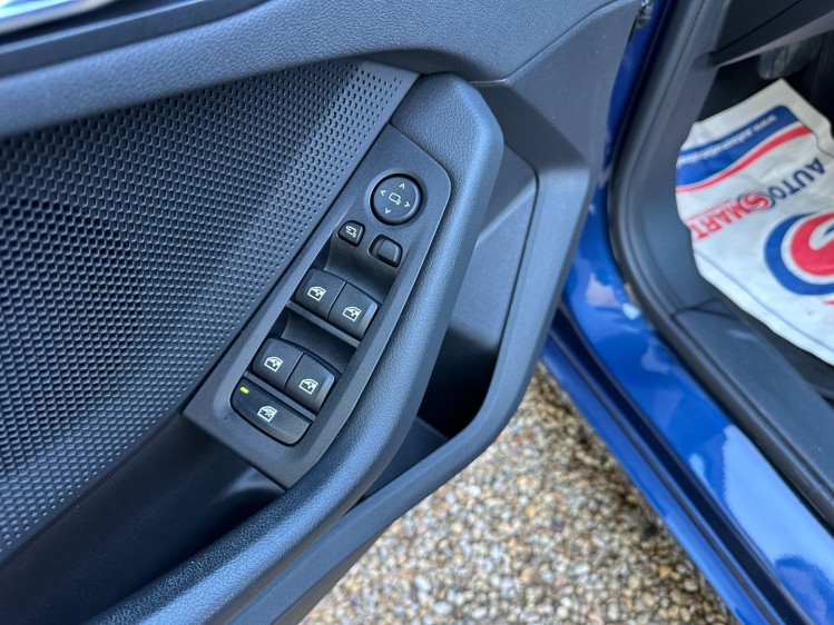 BMW SERIE 1 118I business d&eacute;sign 136cv dkg7 boite auto